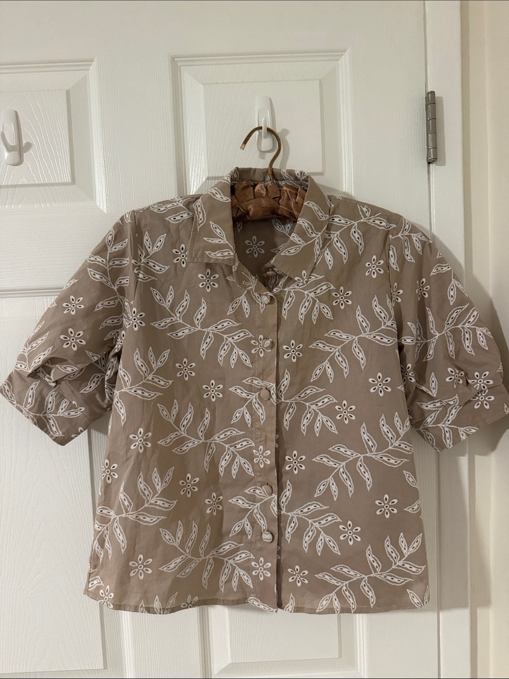 Halogen Tan Top with White Leaf Print - Picture 2 of 6